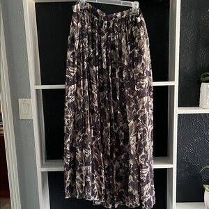 Old Navy Pleated Floral Maxi Skirt - Black & Cream XL